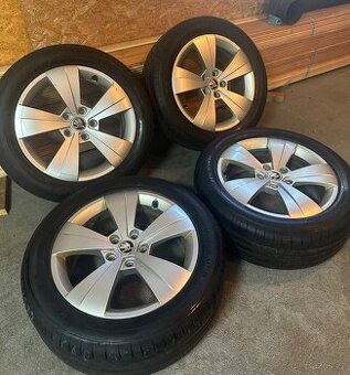 ALU Kola ŠKODA 5x112 R17 TRITON Zánovní Letní Pneu 215/55/17