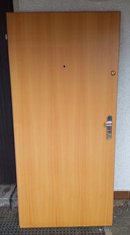 Vchodové interiérové plné dveře 90 P pravé protipožární