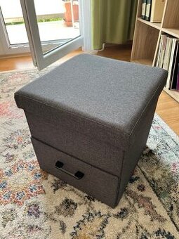 Šedý úložný box, taburet