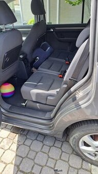 Vw Touran 1.2tsi 77kw,r.v.2010 koupeno v Čr. - 1