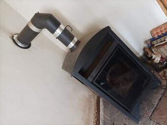 Prodám krbová kamna s výměníkem