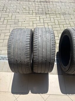 245/45R19 275/40R19