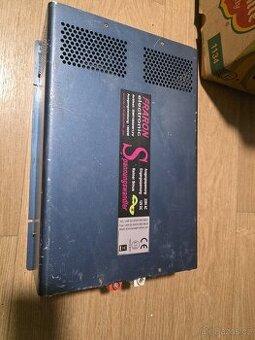Měnič s čistě sinusovým proudem 1800 W 12 V s proudovým chrá