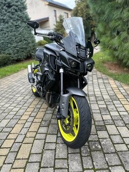 Yamaha MT10 touring edice, 13600km, Akrapovič, odpočet DPH
