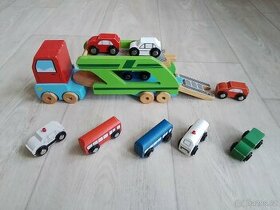 Dřevěný kamion s autíčky