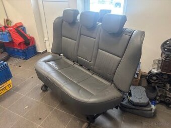 Kožena autosedačka na kolečkách