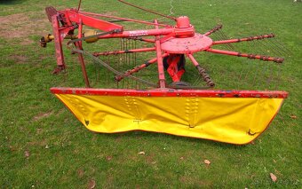 Shrnovač nahrabovač sena