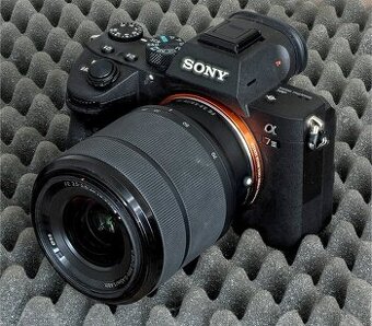 Sony Alpha A7 III + FE 28-70 mm OSS