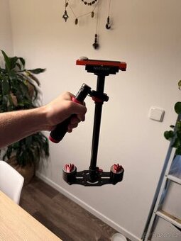 Neewer Stabilizátor FlyCam SteadiCam na kameru.