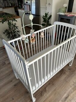 Bílá postýlka vč. matrace