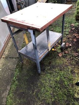 Pojízdné stolek do dilny