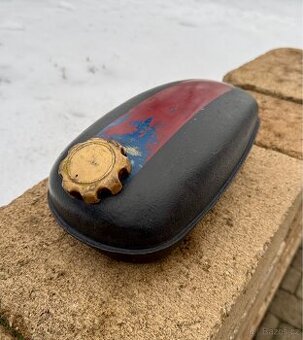 Stadion S11 - nádrž s víčkem