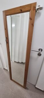 Dveře ke skříni se zrcadly