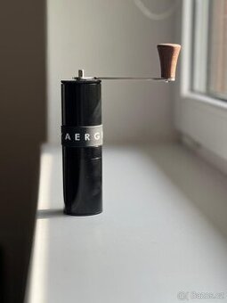 Mlýnek na kávu AERGRIND NOVÝ TITANOVÉ KAMENY 