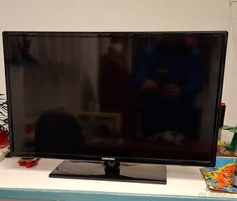 LED TV SAMSUNG  82 cm