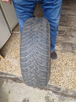 Pneu 215/65 R16