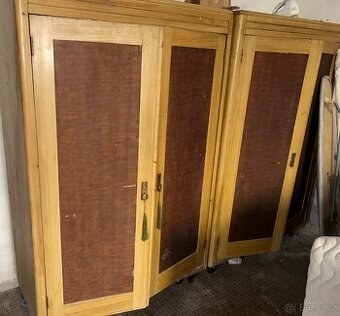 Šatní skříně 900,-