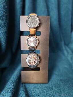 Stojan na hodinky kov zlatý