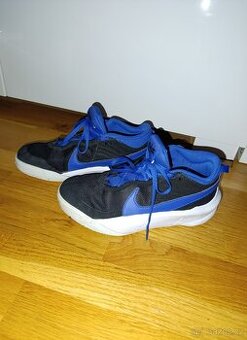 Nike basketbalové hustle 39 sportovní boty