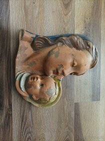 Starožitná keramická plastika Marie s Ježíškem.