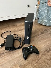 Xbox 360 + ovladac + hry