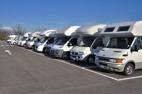 Kryté parkování karavanů a obytných aut