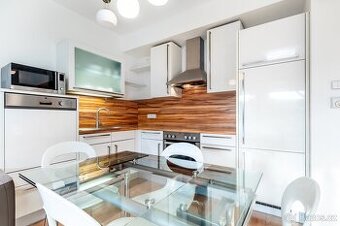 Prodej bytu 1+kk, 76 m2 s terasou a zahradou, Praha 5 - Stod