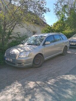 REZERVACE Avensis Combi r.v. 2003