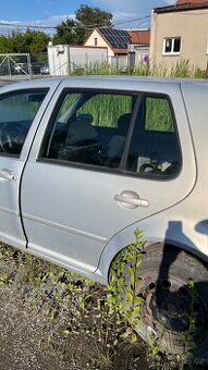 VW Golf IV LZ stříbrné dveře