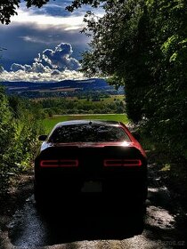 Zadní světla Dodge Challenger - předělání US svícení na EU