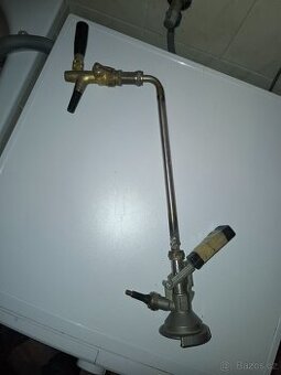 Prodám výčep na pivo,pípa a plochý narážeč. - 1