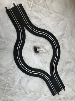 Carrera GO kruhový objezd