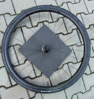 Zapletená kola Bontrager Paradigm SL 700c + plášt + duše