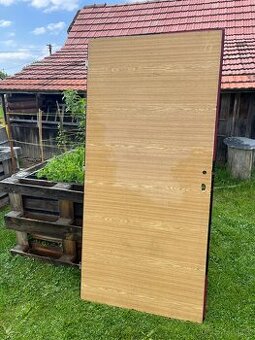 🚪 Prodám vchodové protipožární dveře 90 pravé typizované