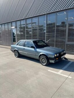 BMW E30 318i coupe