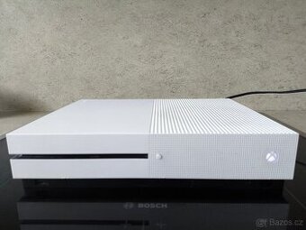 Xbox One S 500GB+4 hry+ovladač