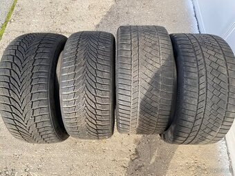 Pneu 275/40/19. 255/40/19