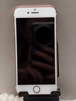 Apple iPhone 7 – 32 GB – růžový – výborný stav