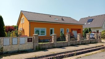 Dvougenerační RD se zahradou - 1