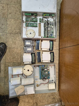 Prodám alarm Paradox Digiplex NE + řídící deska a atd.