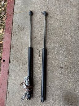 Písty do kufru na škodovku