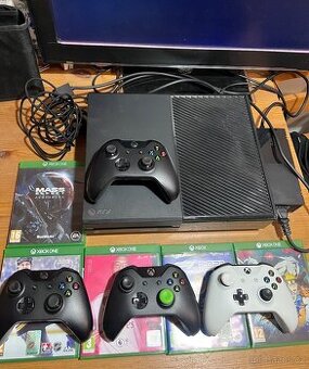 Xbox ONE + 4 ovladače a 5 her
