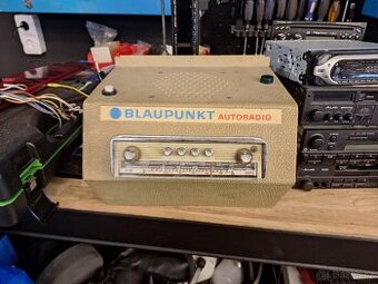 Blaupunkt stare autoradio v boxu.