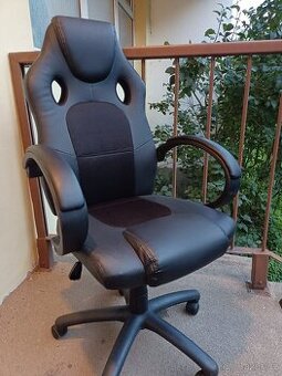 Nové kancelářské křeslo se sportovním sedákem