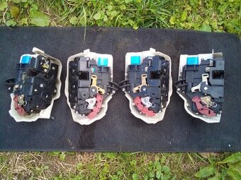 vw touran zámky dveří