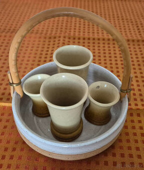 Košík keramický + 4 štamprle