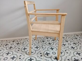 Staré křeslo, židle po renovaci