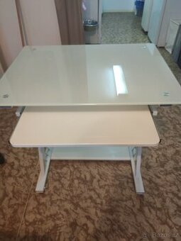 Počítačový stůl