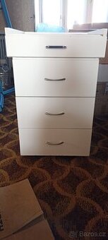 Malý stolek / přebalovací pult se šuplíky