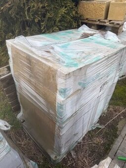 Tvárnice plotová barva Okrová protistraně štípaná